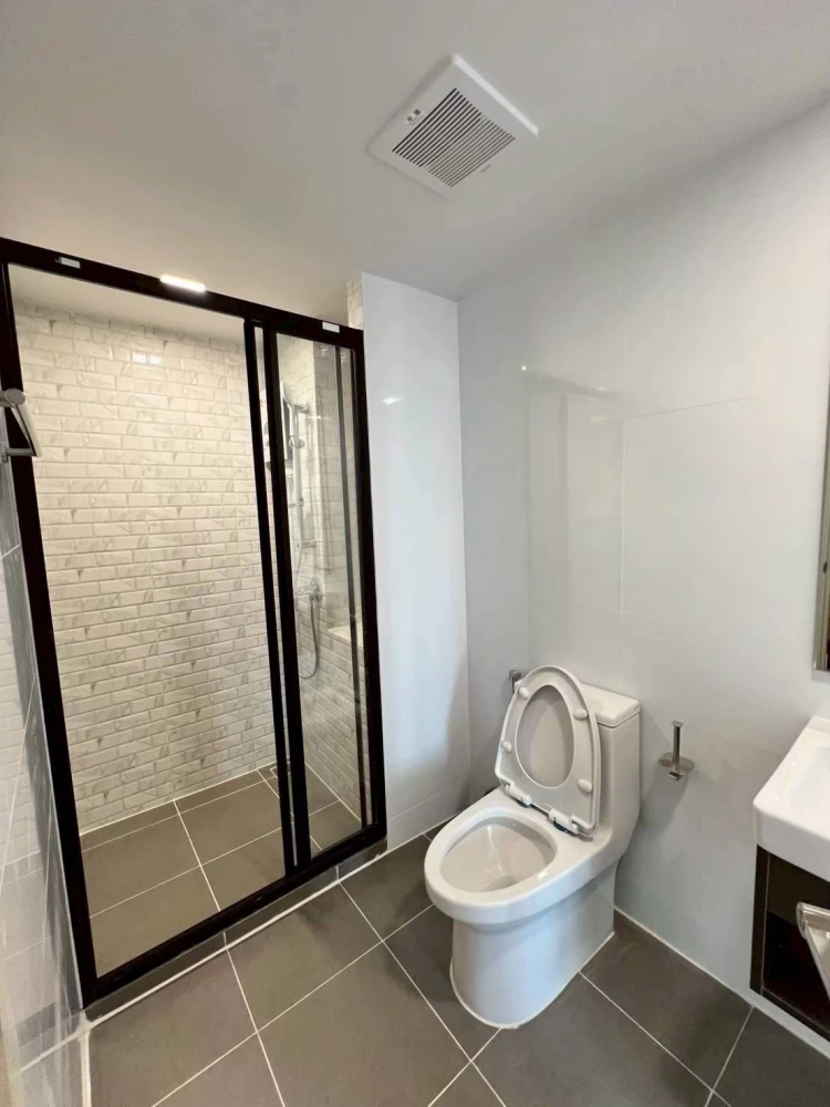 ให้เช่า Atmoz Kanaal Rangsit วิวคลอง (อาคาร C) เฟอร์นิเจอร์ & เครื่องใช้ไฟฟ้าครบ มาแต่ตัวเข้าอยู่ได้เลย