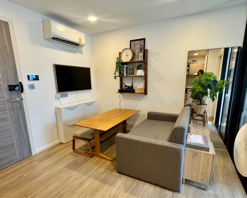 ให้เช่า Atmoz Ratchada-Huaikwang ห้องกว้างพื้นที่ใช้สอยเยอะ ตกแต่งคุมโทน มาพร้อมเฟอร์ครบครัน จองเลย