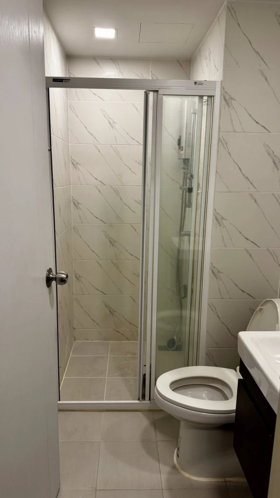 ให้เช่า Atmoz Ratchada-Huaikwang 1 ห้องนอน ชั้น 5 ทำเลดี เฟอร์นิเจอร์ครบครัน หิ้วกระเป๋าเข้าอยู่ได้เลยจ้า