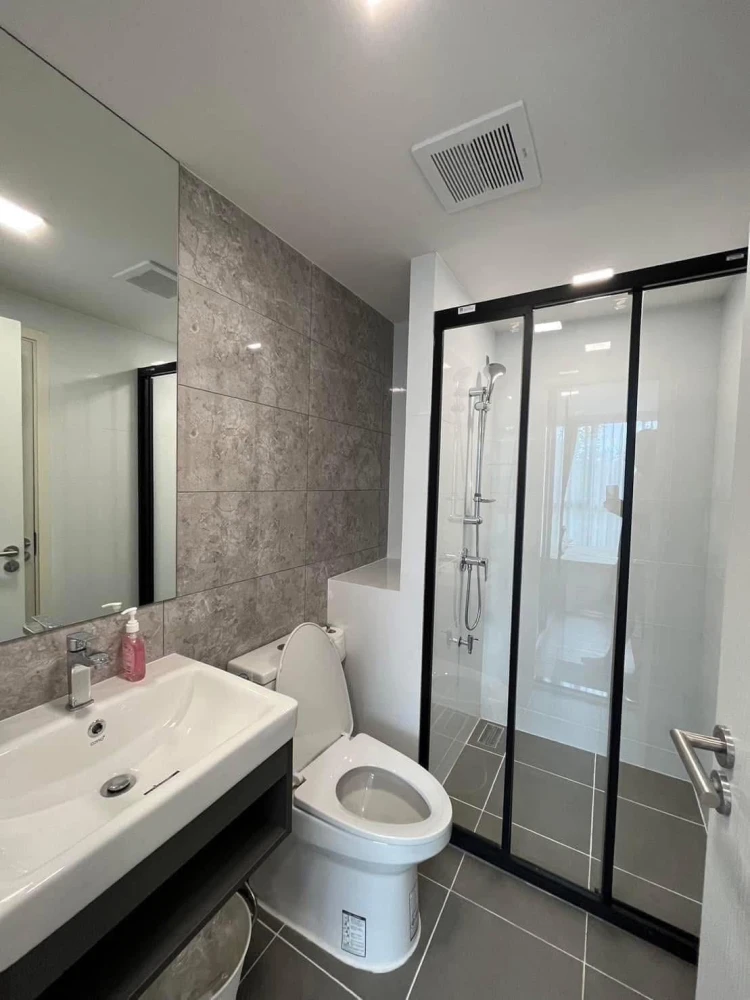 ให้เช่า Atmoz Tropicana Bangna ห้องน่าอยู่ เฟอร์พร้อม สิ่งอำนวยความสะดวกครบ จองเลย