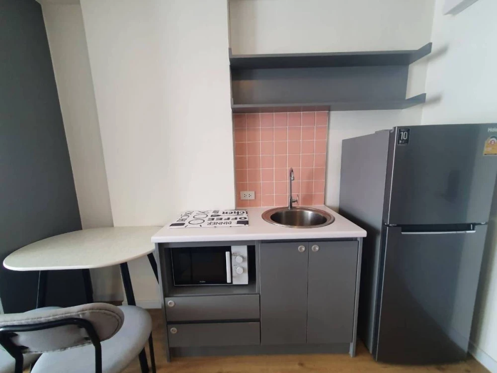 ให้เช่า Attitude BU ห้องน่าอยู่ ชั้น 7 ตกแต่งครบ เฟอร์และเครื่องใช้ไฟฟ้าครบครัน หิ้วกระเป๋าเข้าอยู่ได้เลยจ้า