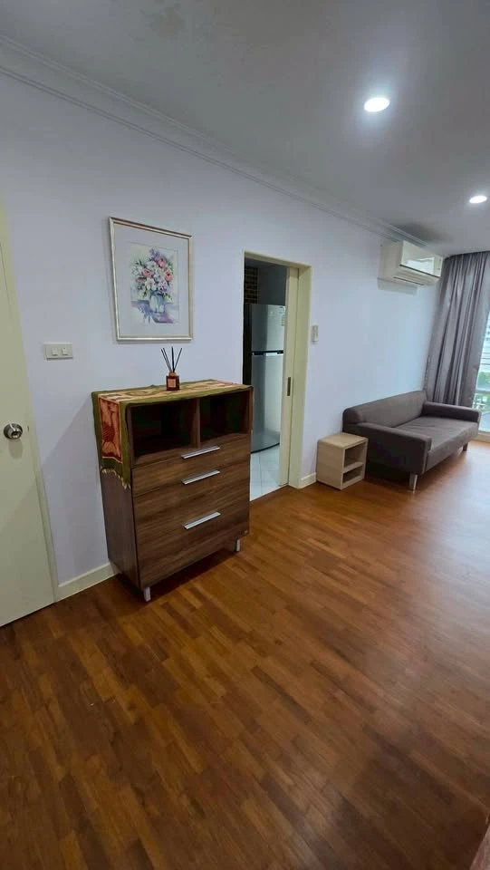 ให้เช่า Baan Siri Sukhumvit Soi 10  ห้องพร้อมอยู่ เฟอร์พร้อม หิ้วกระเป๋ามาได้เลย!!