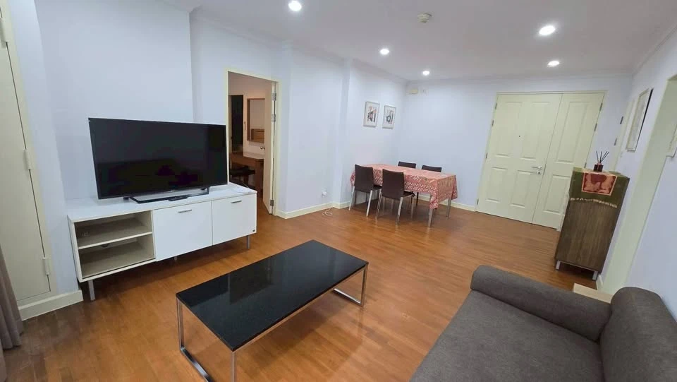 ให้เช่า Baan Siri Sukhumvit Soi 10  ห้องพร้อมอยู่ เฟอร์พร้อม หิ้วกระเป๋ามาได้เลย!!
