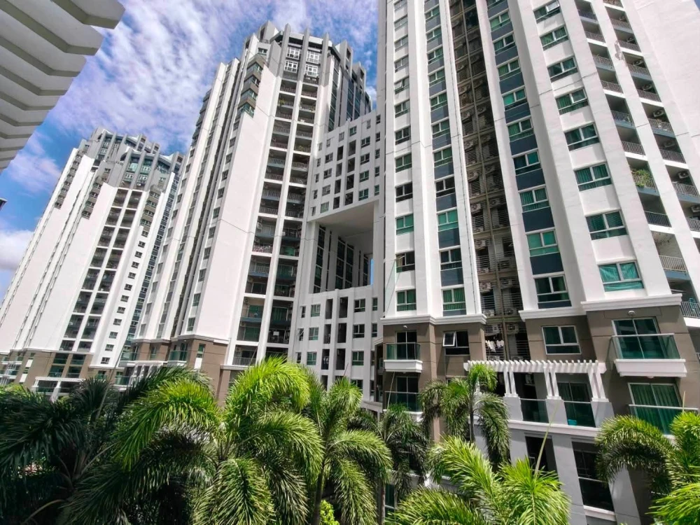 For rent: BELLE GRAND RAMA 9, a luxurious 2-bedroom, 1-bathroom condo. Spacious rooms with ample living space. Book now!