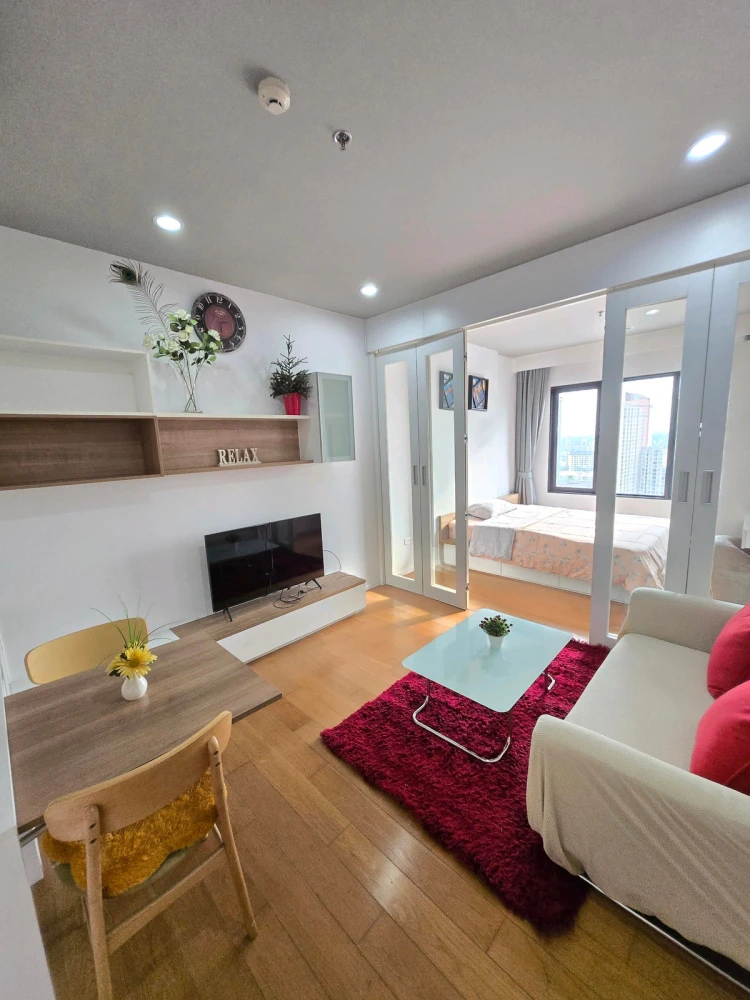 ให้เช่า Blocs 7 ห้องน่าอยู่ มาพร้อมเฟอร์นิเจอร์และเครื่องใช้ไฟฟ้าครบ จองเลย ด่วนๆ