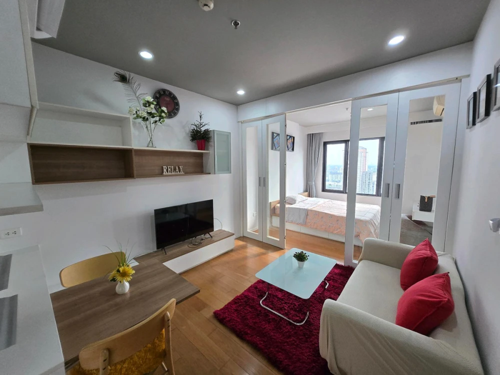 ให้เช่า Blocs 7 ห้องน่าอยู่ มาพร้อมเฟอร์นิเจอร์และเครื่องใช้ไฟฟ้าครบ จองเลย ด่วนๆ