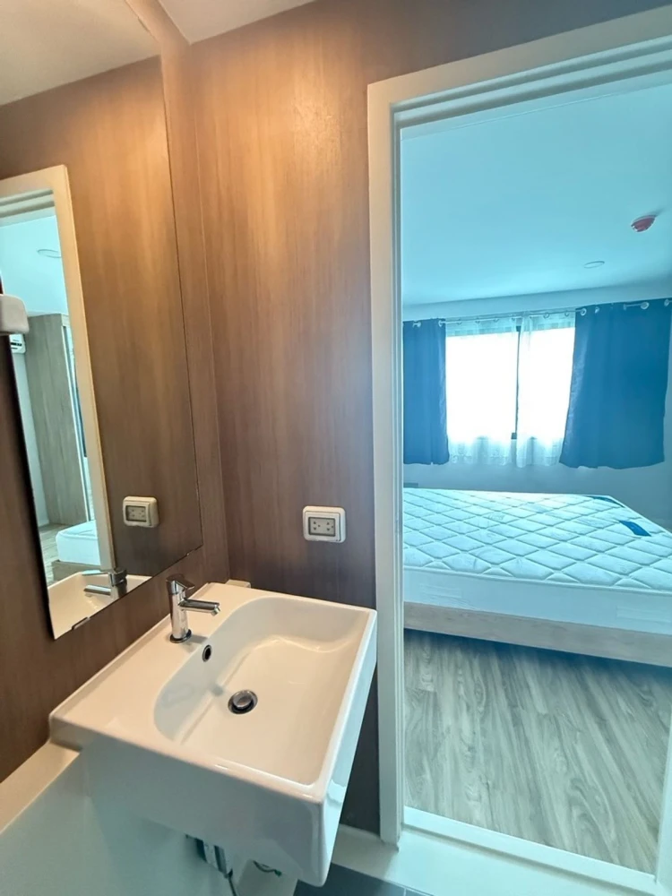 ให้เช่า Blossom Condo @ Sathorn-Charoenrat ชั้น 5 วิวสระ แต่งครบ จองเลย ด่วนๆ