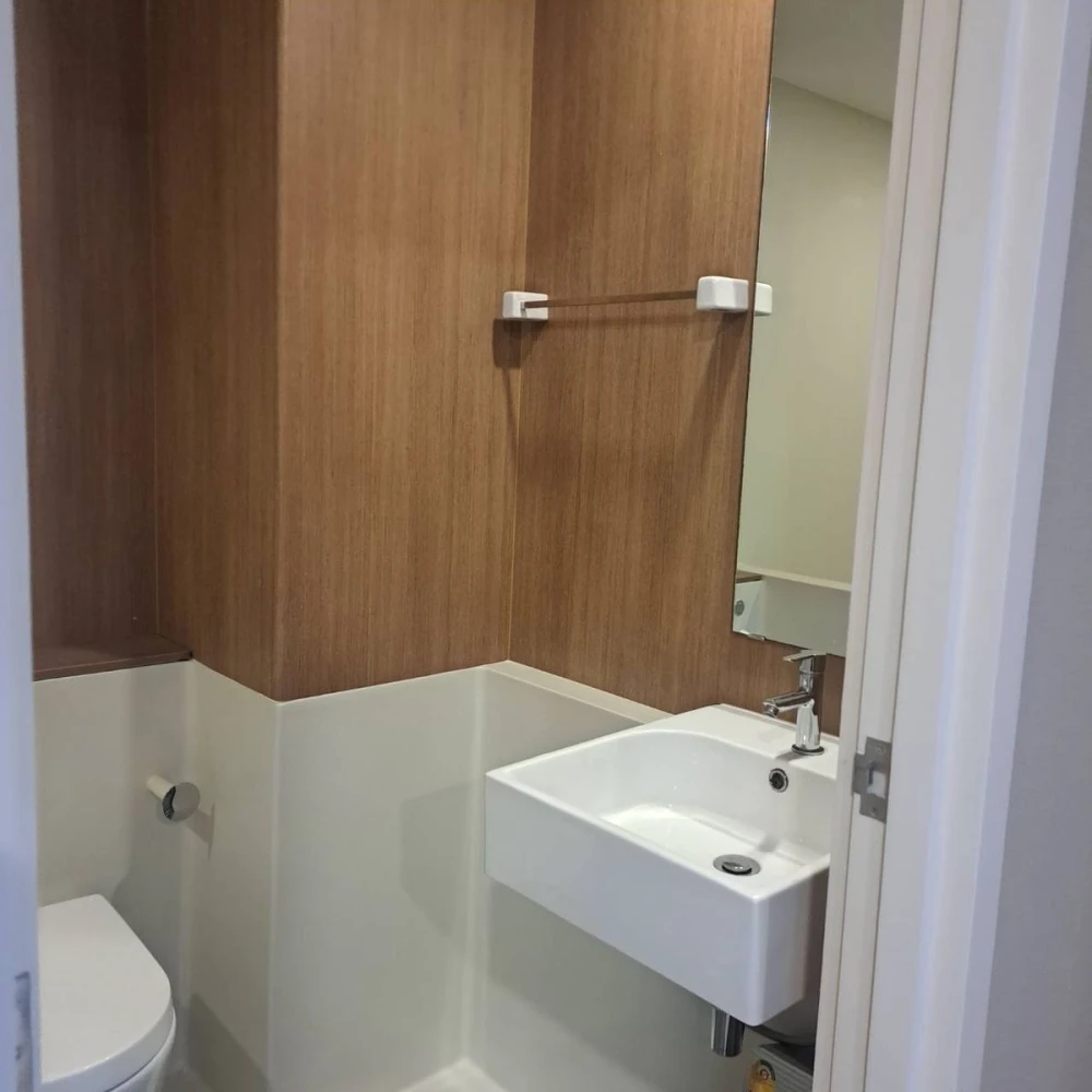 ให้เช่า Blossom Condo @ Sathorn-Charoenrat ชั้น 5 วิวสระ แต่งครบ จองเลย ด่วนๆ