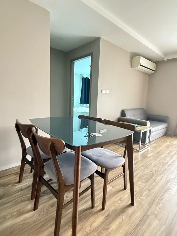 ให้เช่า Blossom Condo @ Sathorn-Charoenrat ชั้น 5 วิวสระ แต่งครบ จองเลย ด่วนๆ