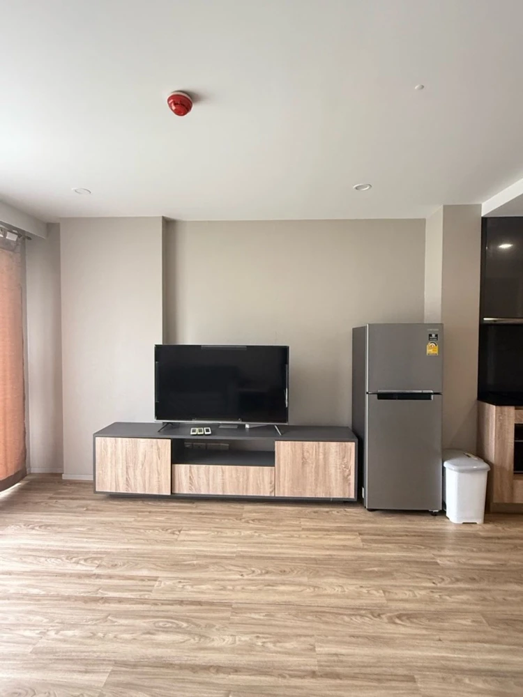 ให้เช่า Blossom Condo @ Sathorn-Charoenrat ชั้น 5 วิวสระ แต่งครบ จองเลย ด่วนๆ