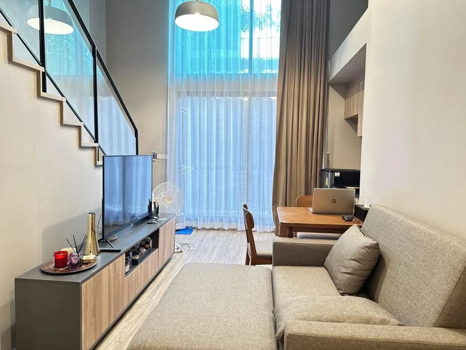 ให้เช่า Blossom Condo @ Sathorn-Charoenrat ห้องพร้อมอยู่ เฟอร์ + เครื่องใช้ไฟฟ้าครบ กว้างขวางอยู่สบาย จองเลย