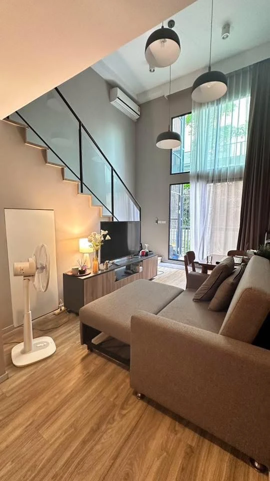 ให้เช่า Blossom Condo @ Sathorn-Charoenrat ห้องพร้อมอยู่ เฟอร์ + เครื่องใช้ไฟฟ้าครบ กว้างขวางอยู่สบาย จองเลย