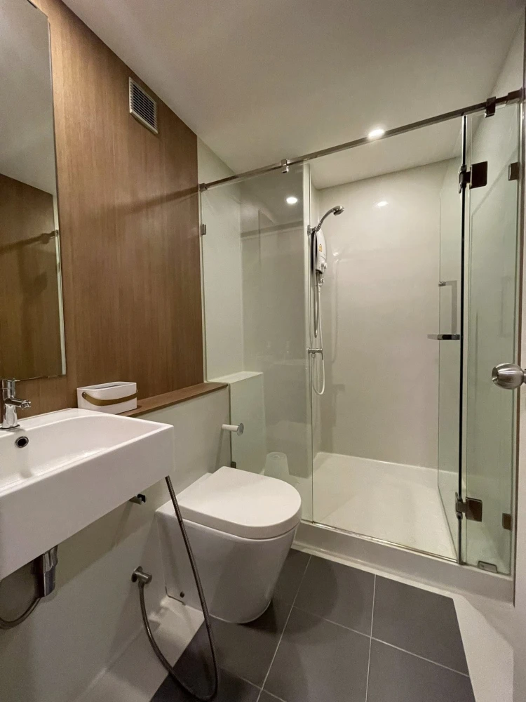 ให้เช่า Blossom Condo @ Sathorn-Charoenrat 1 ห้องนอน 1 ห้องน้ำ มาพร้อมเฟอร์ครบครัน ห้ามพลาด