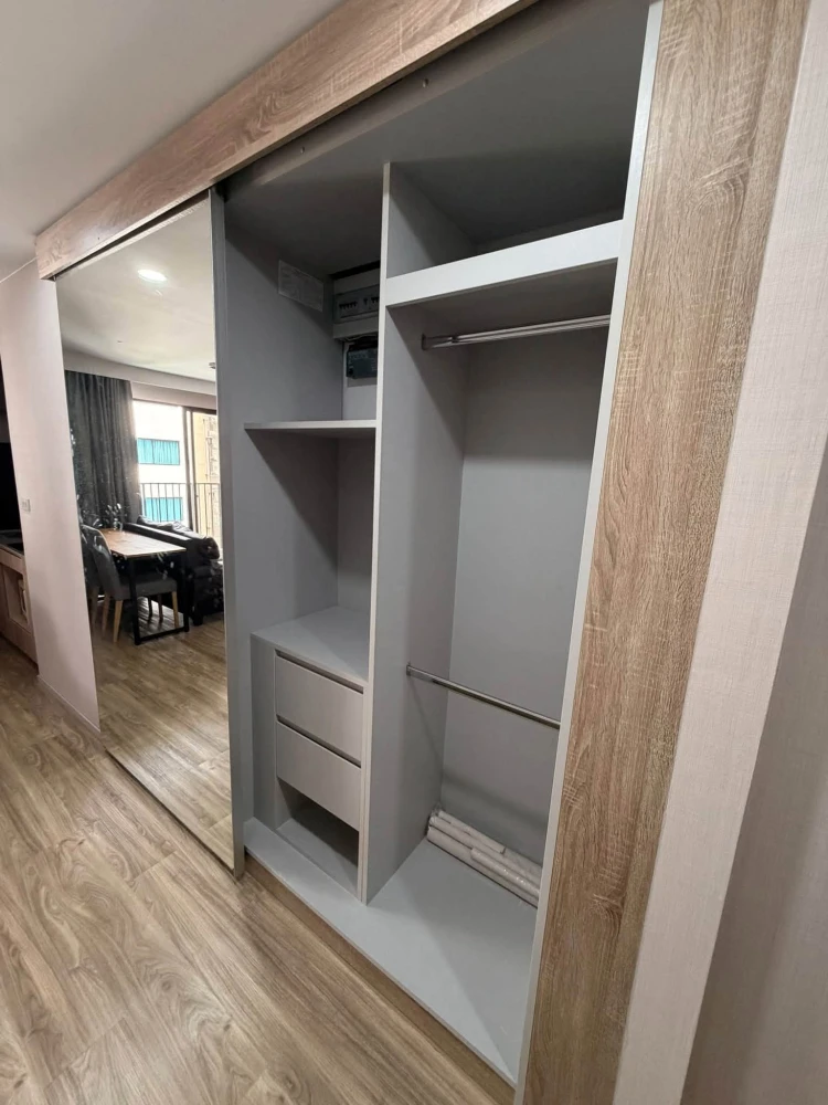 ให้เช่า Blossom Condo @ Sathorn–Charoenrat ห้องนั่งเล่นแยกส่วน พร้อมระเบียง ที่นอนเกรดพรีเมียม ระบายอากาศดี นอนสบาย ต้องจอง