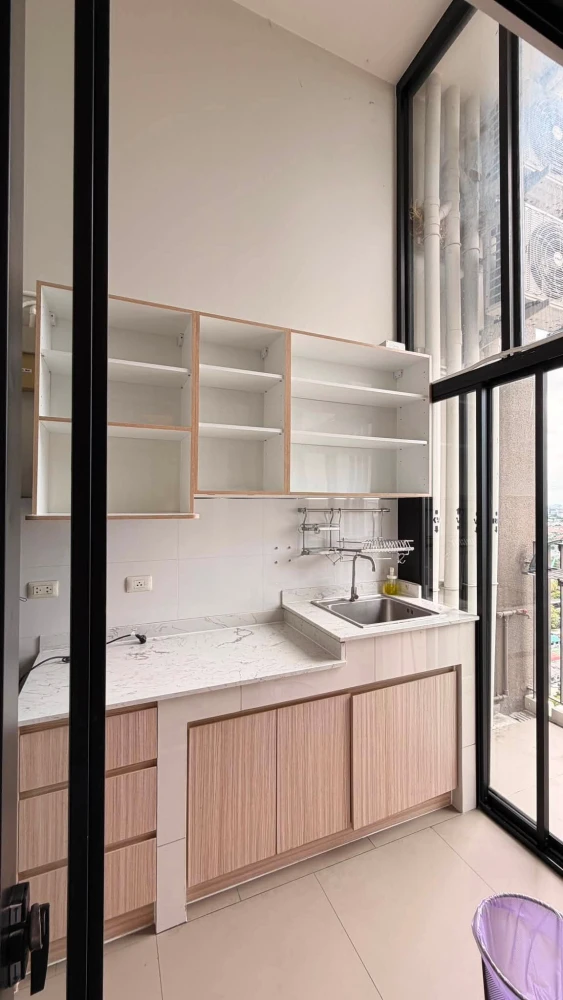 ให้เช่า Blossom Condo @Fashion ห้องสวย ชั้น 17 เป็น วิว Wonder World ห้องไม่ร้อน แสงสวย ถ่ายรูปสวย ต้องจอง