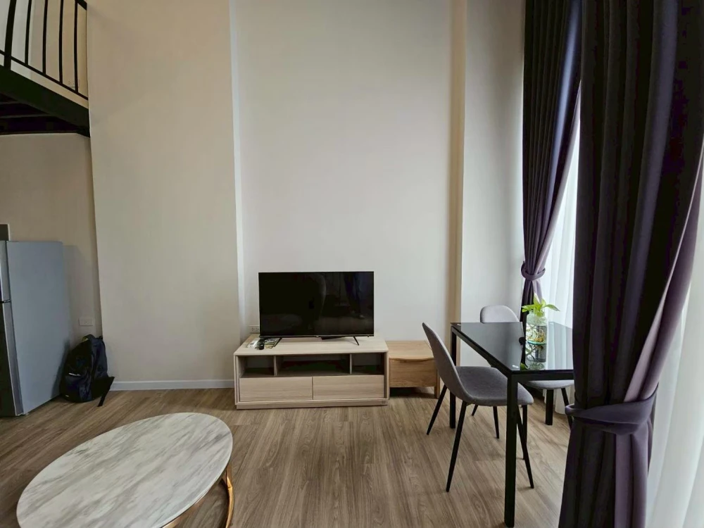 ให้เช่า Blossom condo @fashion ห้อง Duplex ชั้น 14 วิวติดฝั่งมอเตอร์เวย์ พร้อมเฟอร์แน่นๆ สนใจจองเลย