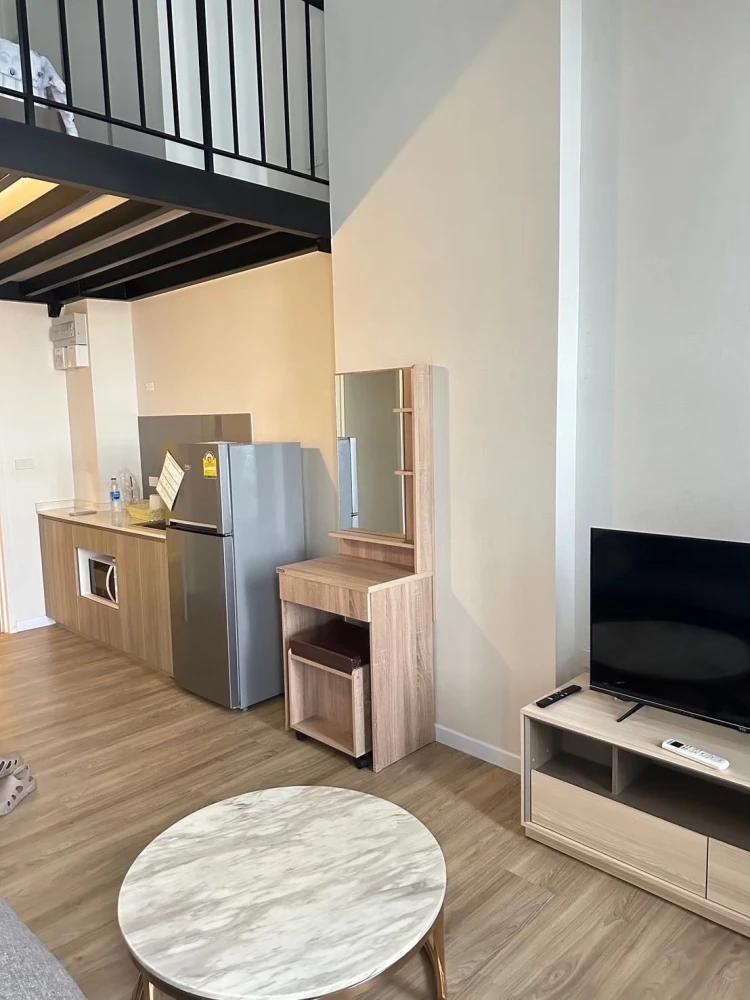 ให้เช่า Blossom condo @fashion ห้อง Duplex ชั้น 14 วิวติดฝั่งมอเตอร์เวย์ พร้อมเฟอร์แน่นๆ สนใจจองเลย