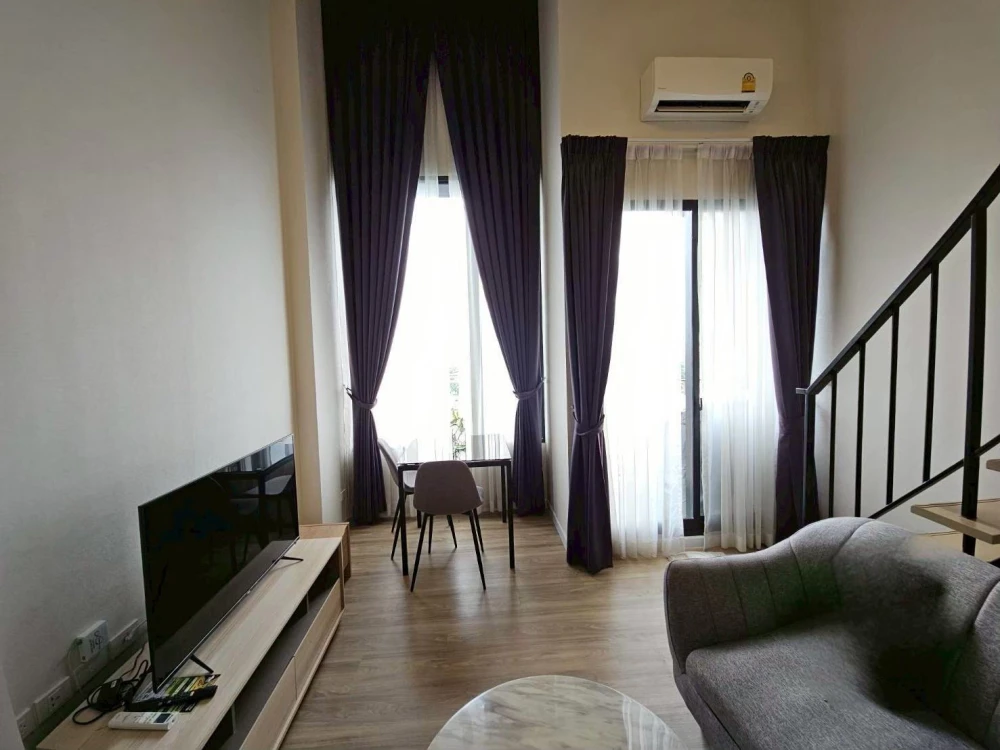 ให้เช่า Blossom condo @fashion ห้อง Duplex ชั้น 14 วิวติดฝั่งมอเตอร์เวย์ พร้อมเฟอร์แน่นๆ สนใจจองเลย