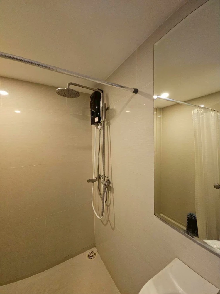 ให้เช่า Blossom condo @fashion ห้อง Duplex ชั้น 14 วิวติดฝั่งมอเตอร์เวย์ พร้อมเฟอร์แน่นๆ สนใจจองเลย