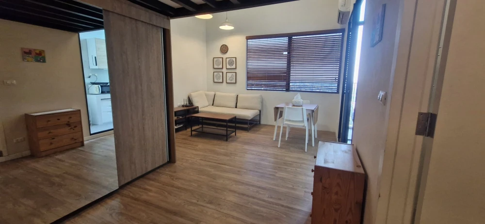 ให้เช่า Blossom condo @Fashion แบบ duplex บุฉนวนกันความร้อนเต็มผนังห้องรับแขก **ประหยัดค่าแอร์และหน้าร้อนจะไม่ร้อนมากเหมือนห้องอื่น** จองเลย