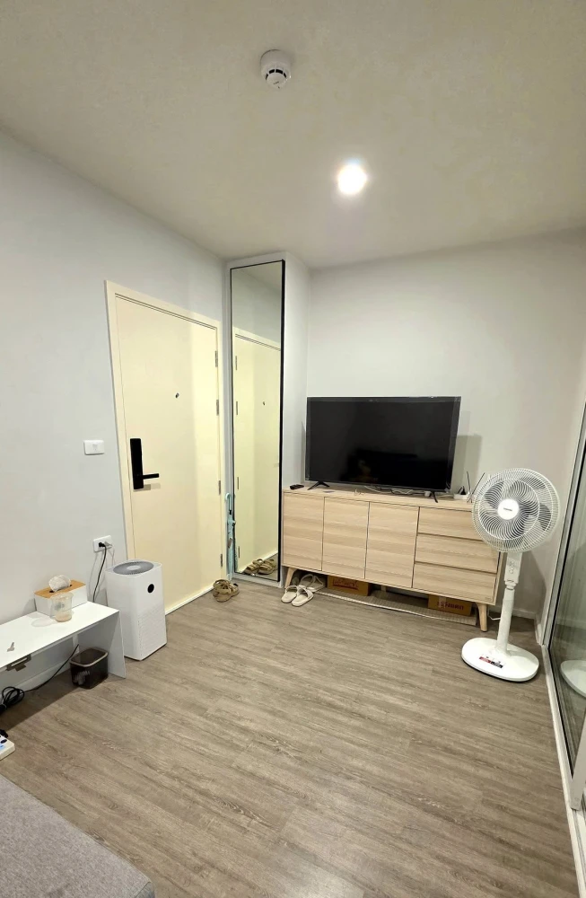 ให้เช่า Blue Phahonyothin 35 1 ห้องนอน 1 ห้องน้ำ ทำเลดี มาพร้อมเฟอร์นิเจอร์ครบครัน หิ้วกระเป๋าเข้าอยู่ได้เลยจ้า