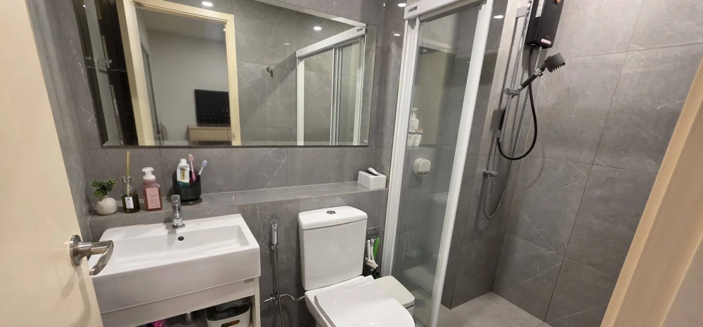 ให้เช่า Blue Phahonyothin 35 1 ห้องนอน 1 ห้องน้ำ ทำเลดี มาพร้อมเฟอร์นิเจอร์ครบครัน หิ้วกระเป๋าเข้าอยู่ได้เลยจ้า