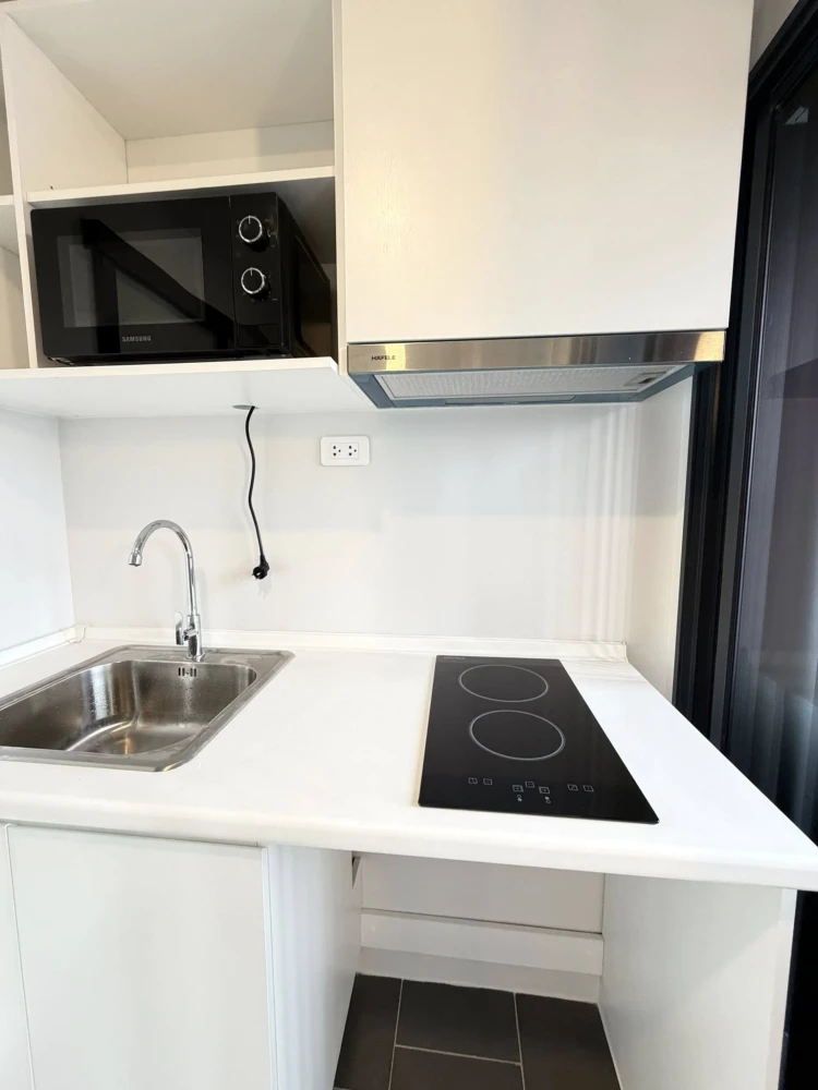 ให้เช่า Blue Sukhumvit 105 ชั้นบนสุด อากาศดี ห้องสวยตกแต่งครบ หิ้วกระเป๋าเข้าอยู่ได้เลย เฟอร์นิเจอร์และเครื่องใช้ไฟฟ้าครบ