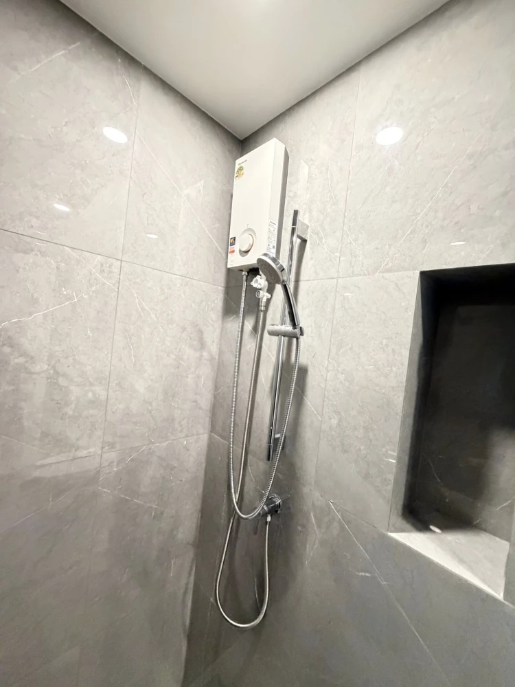 ให้เช่า Blue Sukhumvit 105 ชั้นบนสุด อากาศดี ห้องสวยตกแต่งครบ หิ้วกระเป๋าเข้าอยู่ได้เลย เฟอร์นิเจอร์และเครื่องใช้ไฟฟ้าครบ