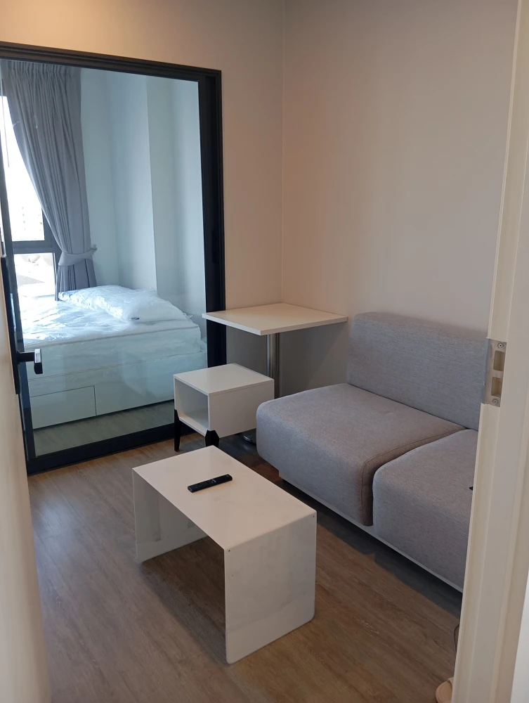 ให้เช่า Blue Sukhumvit 105 ห้องมุมให้ความเป็นส่วนตัว มาพร้อมเฟอร์และเครื่องใช้ไฟฟ้าครบครัน หิ้วกระเป๋าเข้าอยู่ได้เลยจ้า