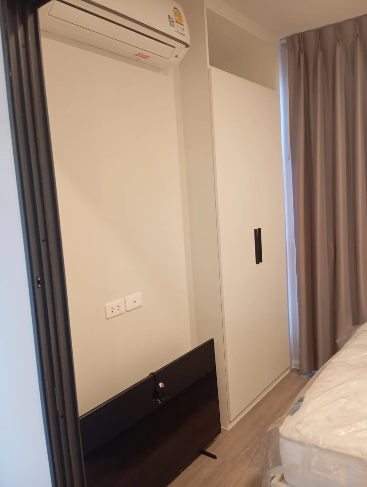 ให้เช่า Blue Sukhumvit 105 ห้องมุมให้ความเป็นส่วนตัว มาพร้อมเฟอร์และเครื่องใช้ไฟฟ้าครบครัน หิ้วกระเป๋าเข้าอยู่ได้เลยจ้า