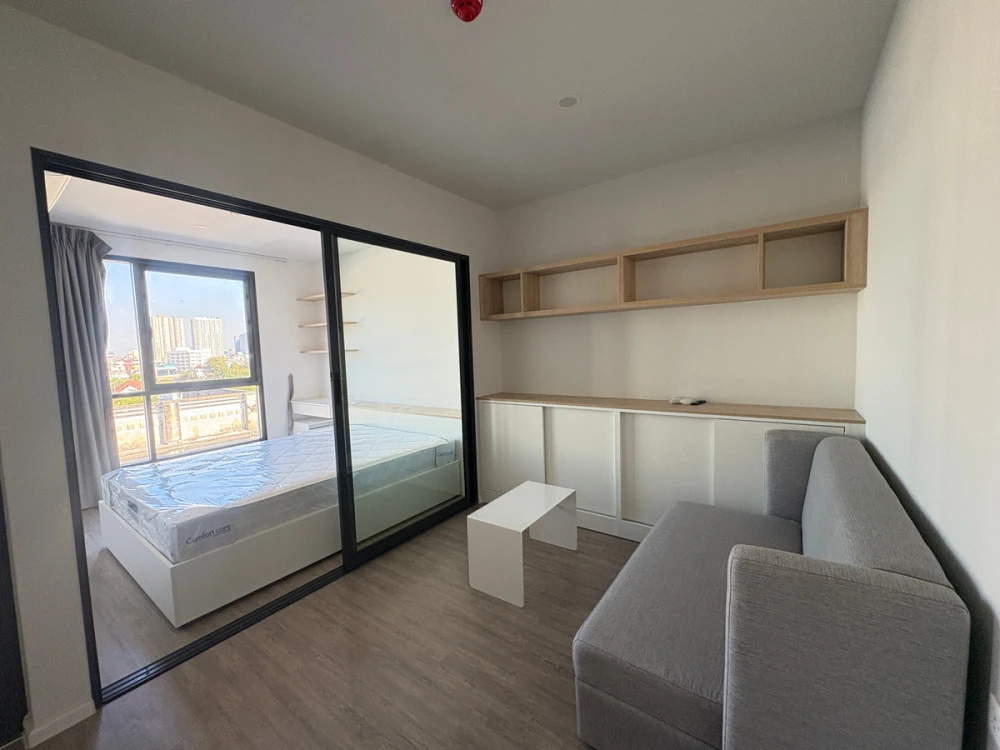 For rent: Blue Sukhumvit 89, 7th floor, partitioned unit, fully furnished, very livable. Book now! Don't miss out!