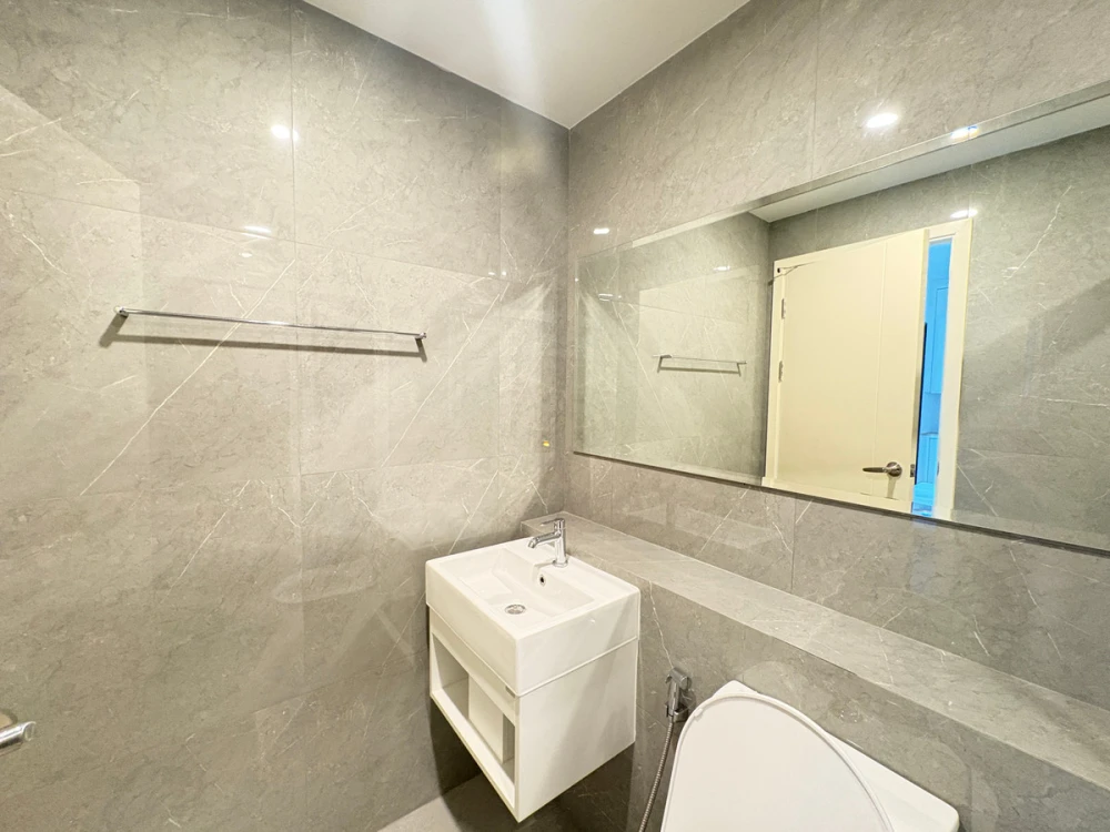 ให้เช่า Blue Sukhumvit 89 ชั้น 7 ห้องกั้น แต่งครบ น่าอยู่ สนใจจองเลย ห้ามพลาด