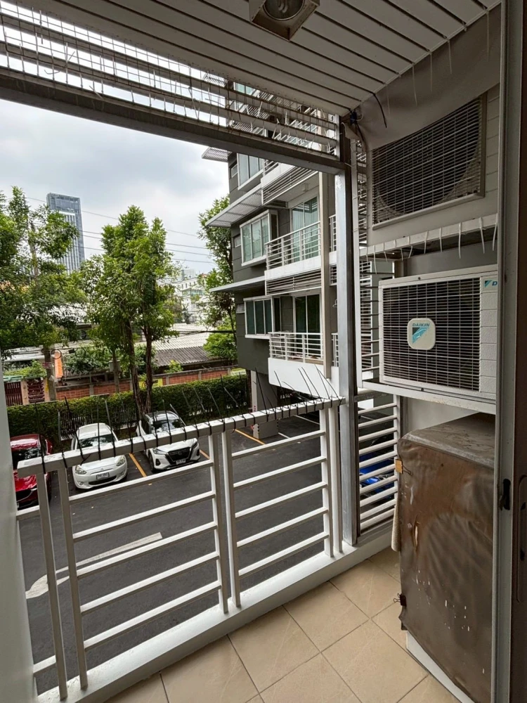 ให้เช่า  Bridge Phaholyothin 37 ห้องกว้างอยู่สบาย เฟอร์พร้อม มาแต่ตัวเข้าอยู่ได้เลย!!!