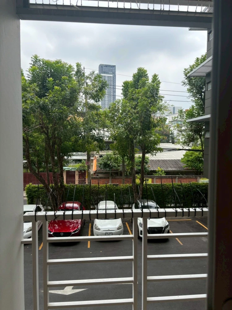 ให้เช่า  Bridge Phaholyothin 37 ห้องกว้างอยู่สบาย เฟอร์พร้อม มาแต่ตัวเข้าอยู่ได้เลย!!!