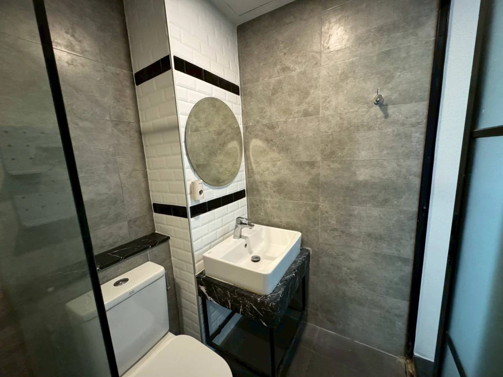 ขาย Brix Condominium ห้องพร้อมอยู่ เฟอร์พร้อม ชั้นสูงลมดี รีบจองเลย