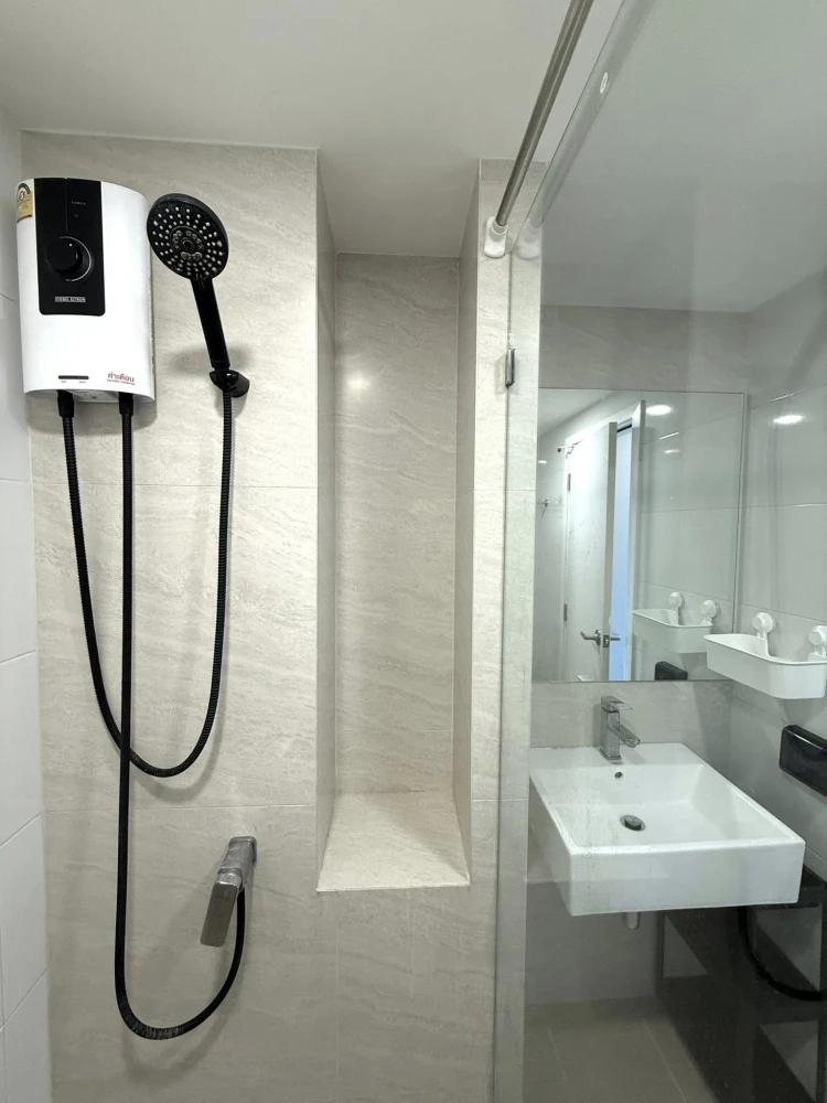 ให้เช่า Brixton Pet&Play Phahol 50 Station ห้องน่าอยู่ ชั้น 3 วิวสระ ทำเลดี เดินทางสะดวก เฟอร์ครบ จองเลย