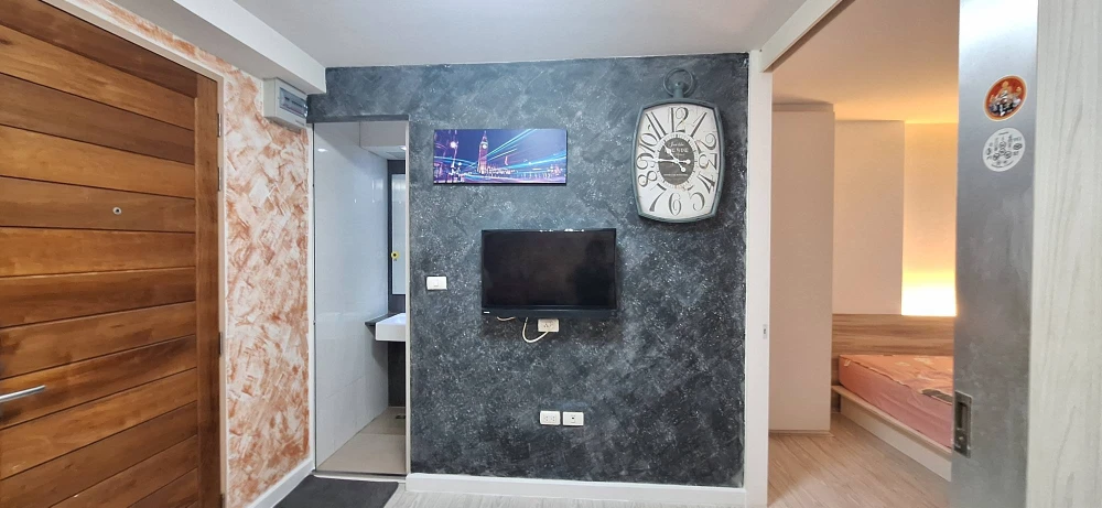 ให้เช่า C Style Condo มีติดวอลเปเปอร์ลายสวย ห้องแต่งพร้อมอยู่ได้เลย