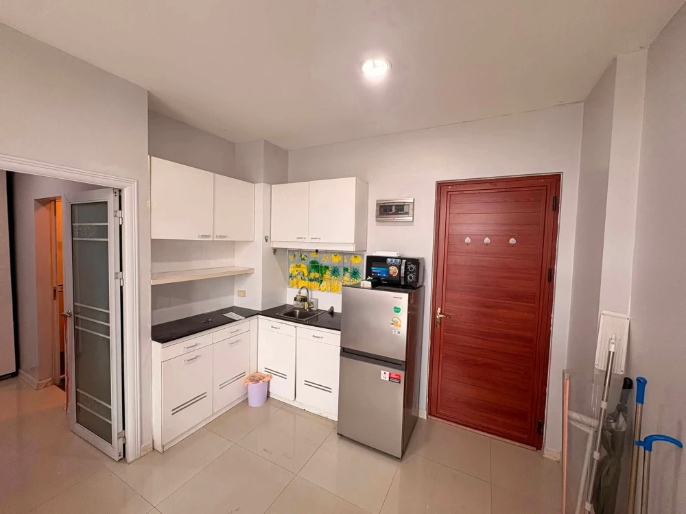 ให้เช่า CC Condominium 1 (พัทยากลาง) ห้องพร้อมอยู่ จัดสรรพื้นที่เป็นสัดส่วน มีระเบียง พร้อมพื้นที่ตากผ้า รีบจองเลย