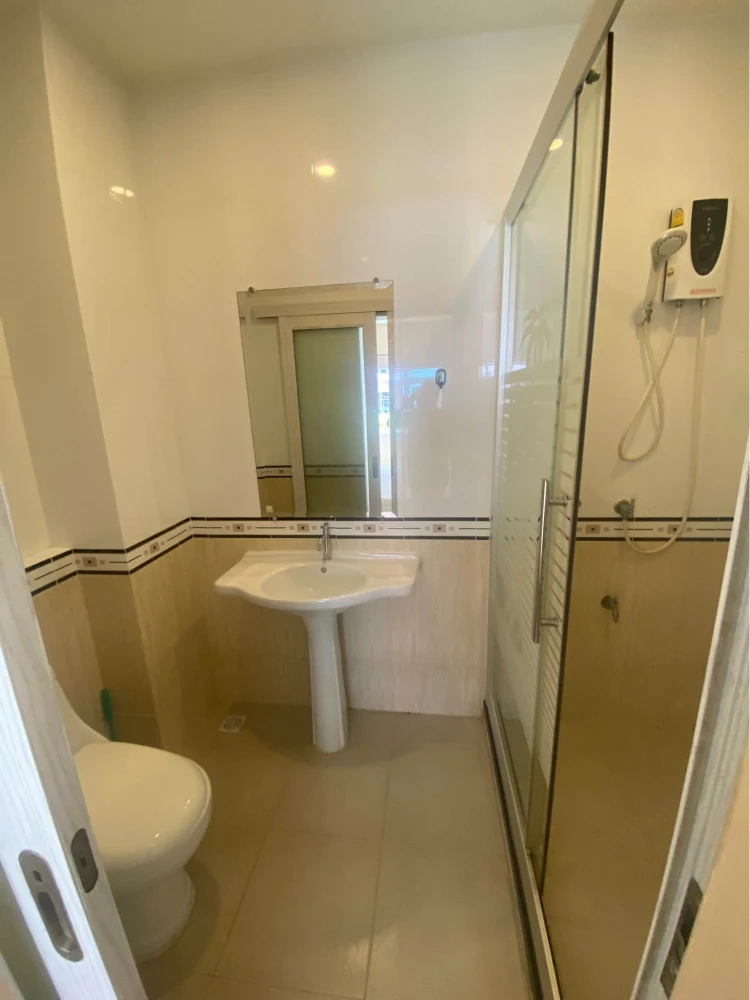 ให้เช่า CC Condominium 2 ห้องพร้อมอยู่ กว้างขวางอยู่สบาย จองเลย ห้ามพลาด +++