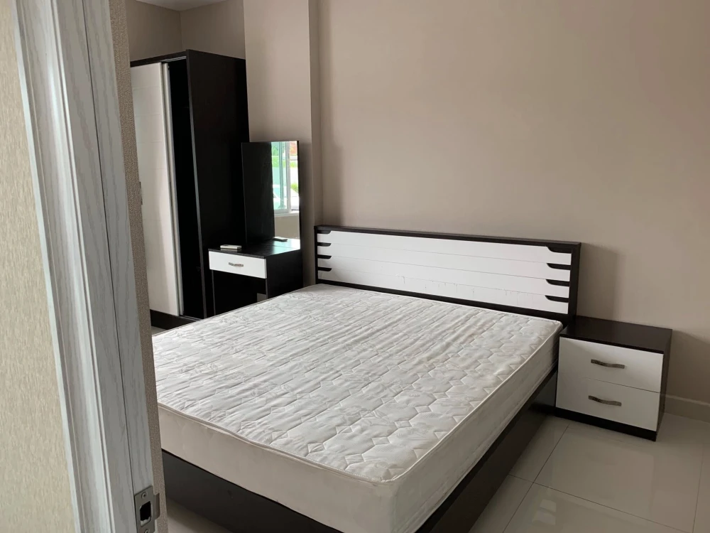 ให้เช่า CC Condominium 2 1 ห้องนอน 1 ห้องน้ำ มาพร้อมเฟอร์นิเจอร์ครบครัน หิ้วกระเป๋าเข้าอยู่ได้เลยจ้า