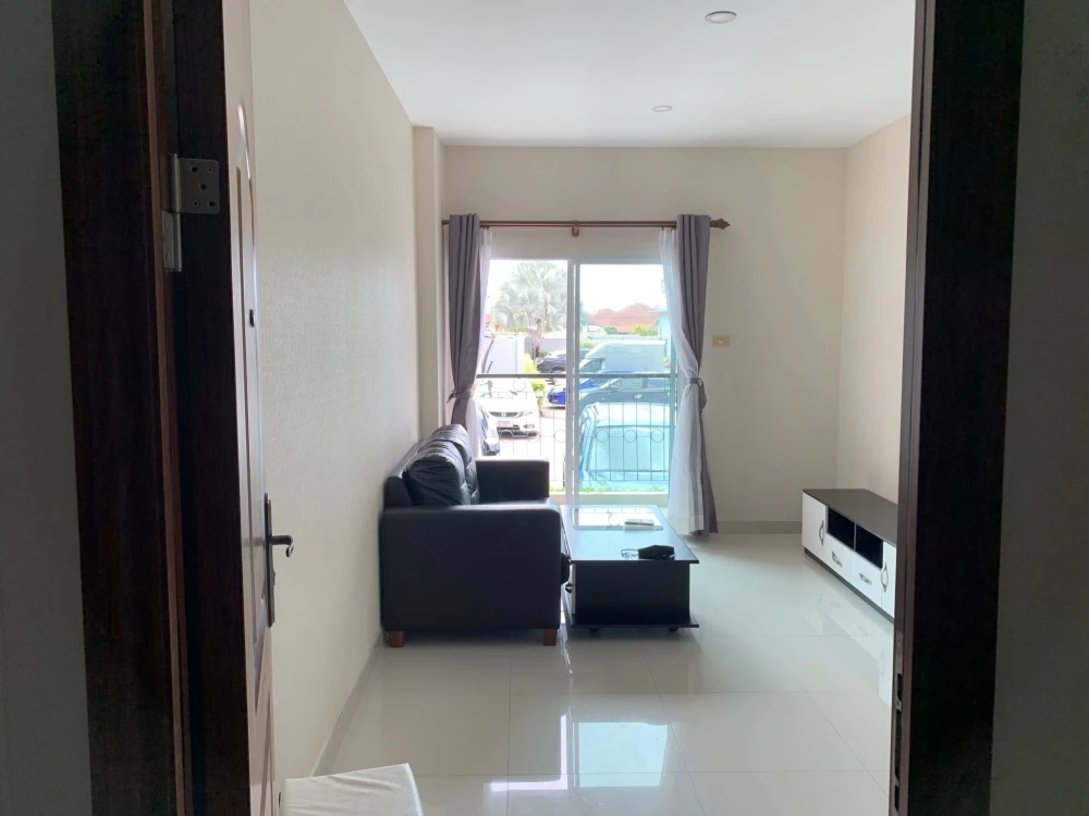 ให้เช่า CC Condominium 2 1 ห้องนอน 1 ห้องน้ำ มาพร้อมเฟอร์นิเจอร์ครบครัน หิ้วกระเป๋าเข้าอยู่ได้เลยจ้า