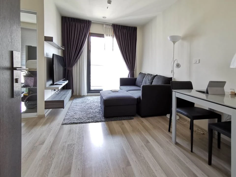 ให้เช่า Centric รัชดา-ห้วยขวาง ห้องกว้างอยู่สบาย พื้นที่ใช้สอยเยอะ เฟอร์และเครื่องใช้ไฟฟ้า ครบพร้อมอยู่