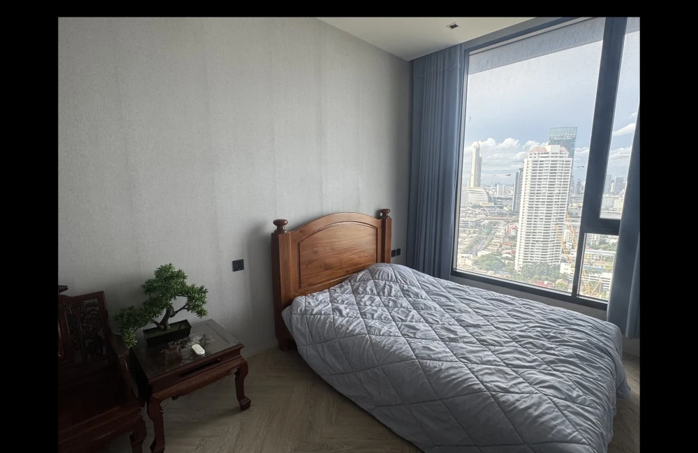 ให้เช่า Chapter Charoennakhorn-Riverside ห้องอยู่ชั้นสูงมากๆ พื้นที่เยอะสุดๆ มี 3 ห้องนอน 4 ห้องน้ำ มีลิฟต์ส่วนตัว ล็อบบี้ VIP แยก