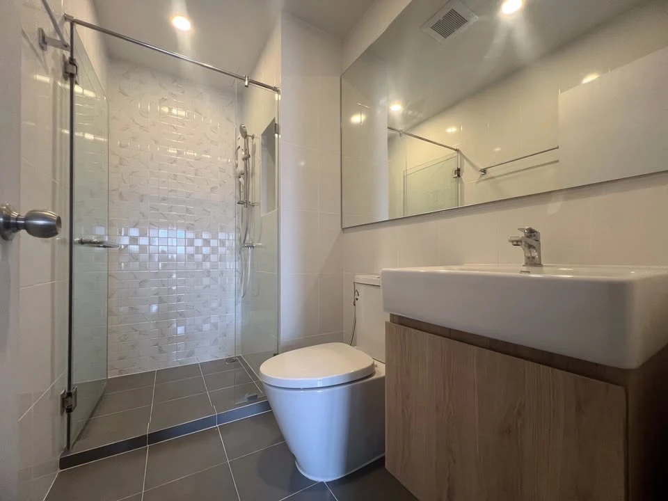 ให้เช่า Chewathai Pinklao 1 ห้องนอน 1 ห้องน้ำ ตกแต่งคุมโทน มาพร้อมเฟอร์ครบครัน จองด่วน