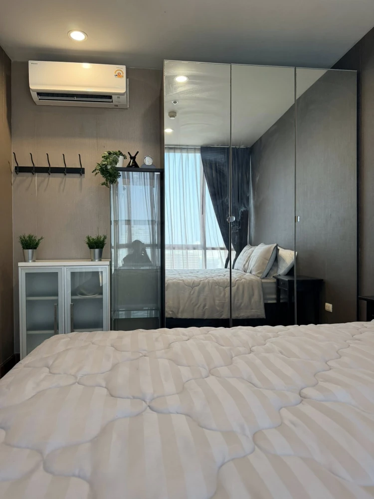 ให้เช่า Chewathai Ramkhamhaeng ห้องกว้างพื้นที่ใช้สอยเยอะ เฟอร์นิเจอร์ครบครัน หิ้วกระเป๋าเข้าอยู่ได้เลยจ้า