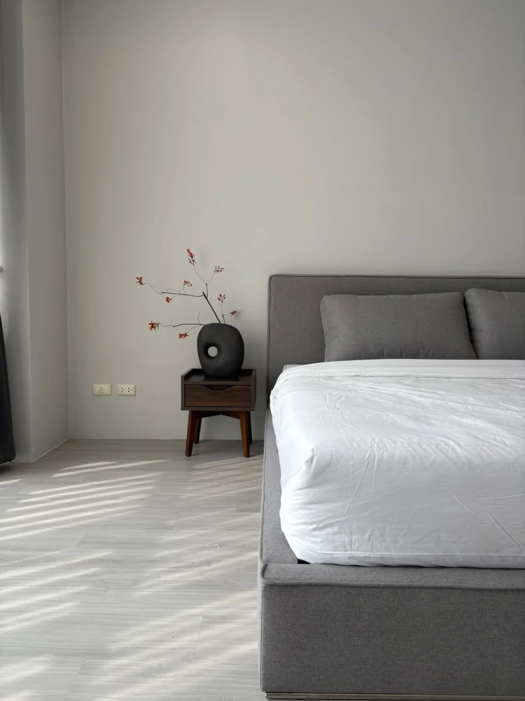 ให้เช่า Chewathai Ratchaprarop พื้นที่กว้างขวาง เพดานสูง 280 ซม. วิวเมืองแบบพาโนรามาที่ไม่มีสิ่งกีดขวาง  ไม่มีตึกใดๆ มาบดบังทัศนียภาพ ห้ามพลาด