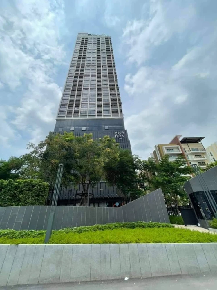 ให้เช่า Common TU ห้องน่าอยู่ เฟอร์นิเจอร์ Built in ครบ มาแต่ตัวเข้าอยู่ได้เลย รีบจองเลยก่อนพลาด!!