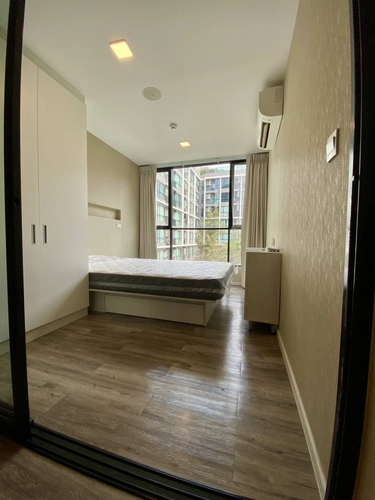 Condo Atmoz Chaengwattana for rent. The unit is partitioned into separate, well-defined zones. Book now! Don't miss out!