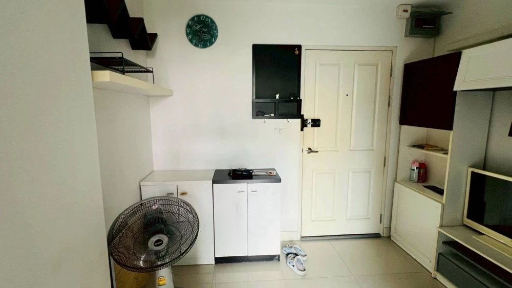 ให้เช่า Condo Lib ลาดพร้าว 20 ห้องพร้อมอยู่ เฟอร์ เครื่อใช้ไฟฟ้าครบ ราคไม่แรง ลากกระเป๋าเข้าอยู่ได้เลย