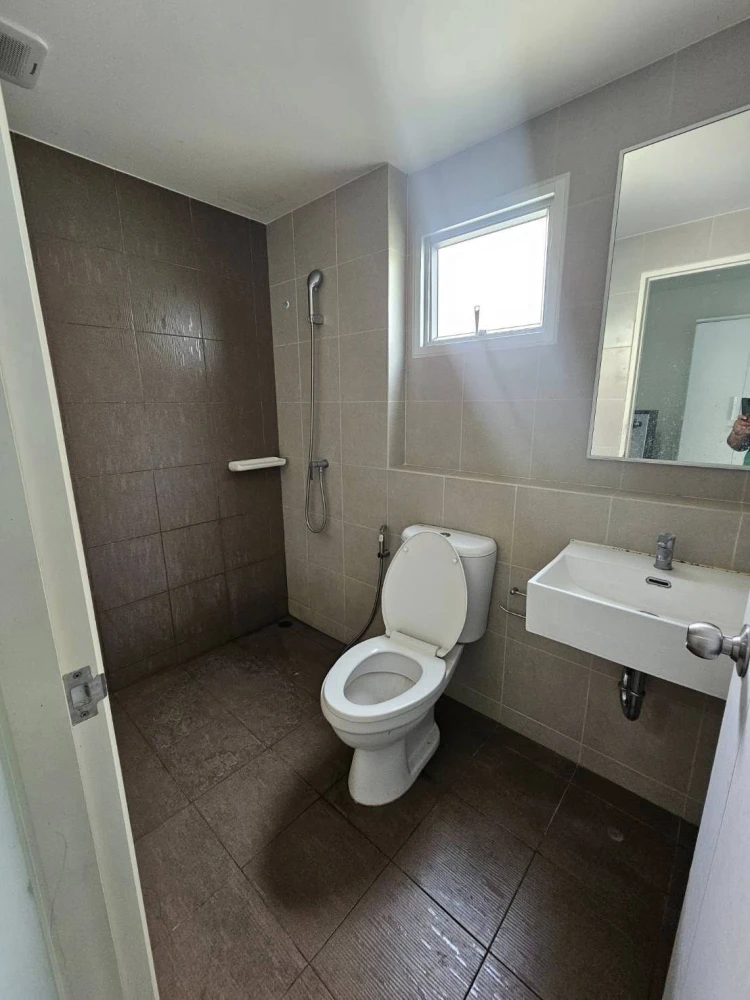 ให้เช่า Condo Lumpini Ville Chaengwattana 10 ห้องชั้นไม่สูง ห้องมุม กว้างขวางอยู่สบาย จองเลย